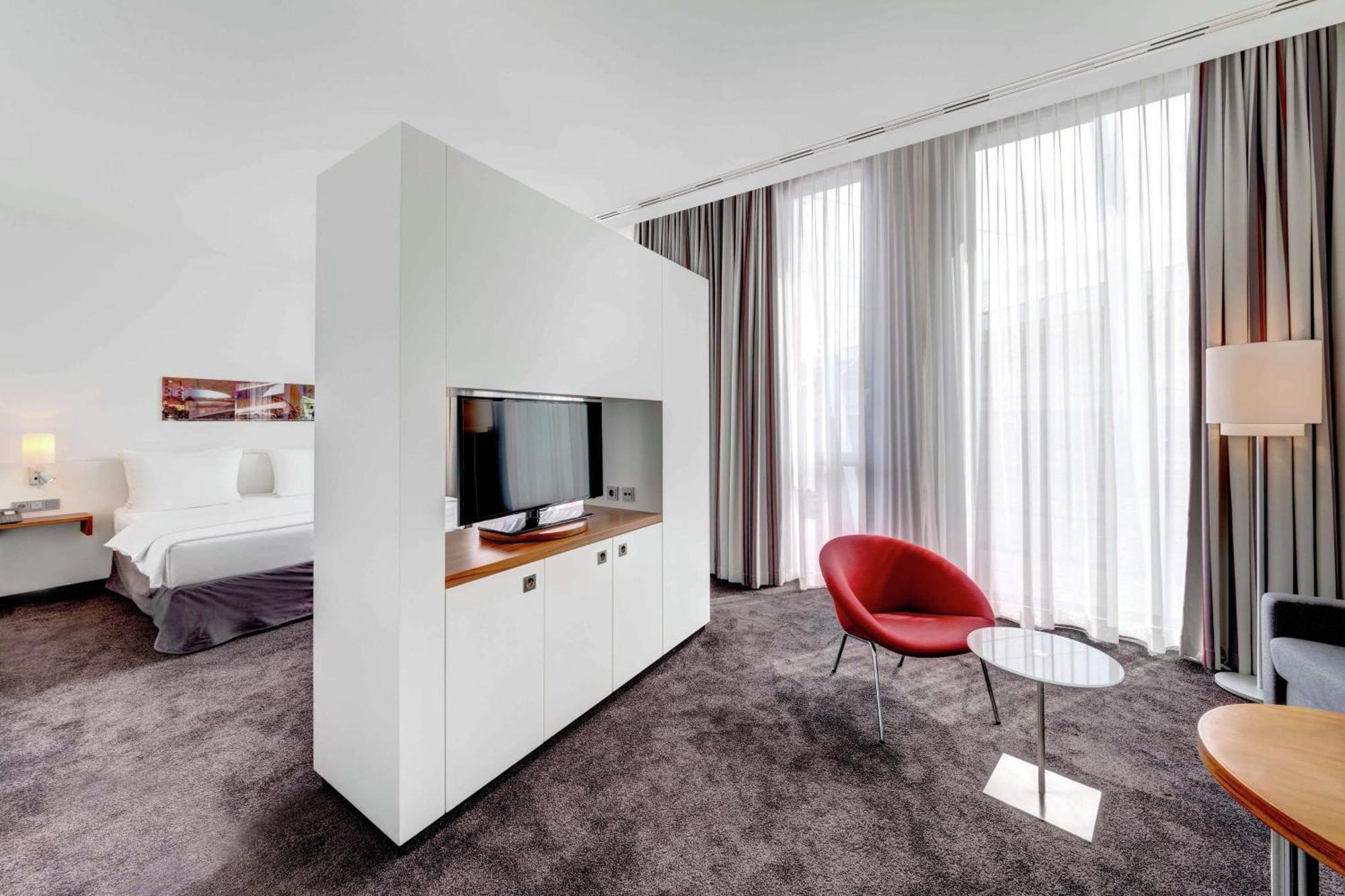 Junior Suite Sauna King Bed Sofa Bed,1552463824:JPEG